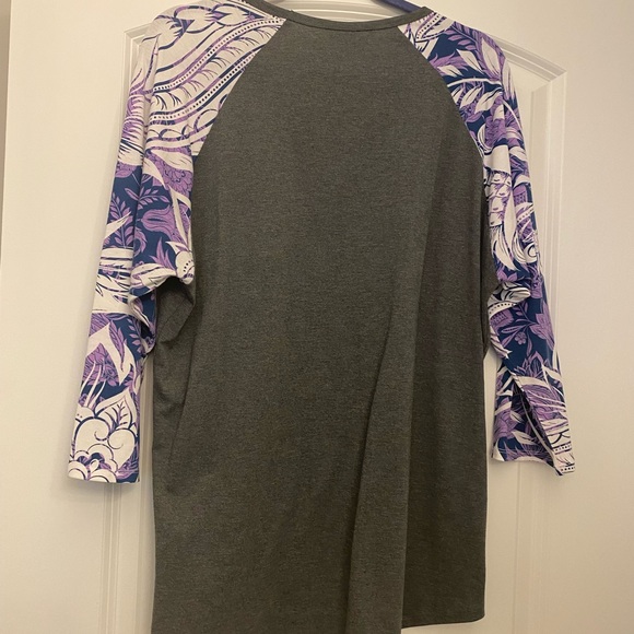 LuLaRoe Tops - LuLaRoe Randy 2X
